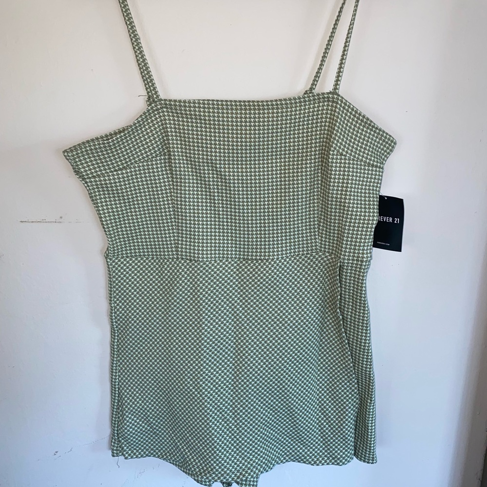 Adorable BRAND NEW green and white romper!